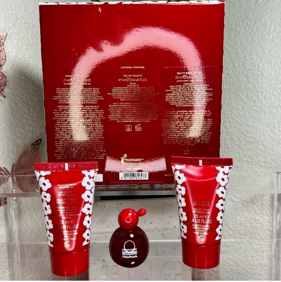 Moschino Chic Petals fragrance set 3pcs. - Picture 5 of 5